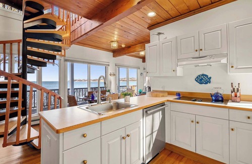 East Harwich House | Waterfront on Pleasant Bay!