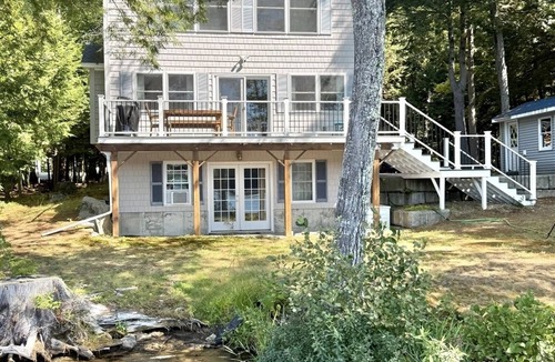 Oxford House | WATERFRONT ON THOMPSON LAKE