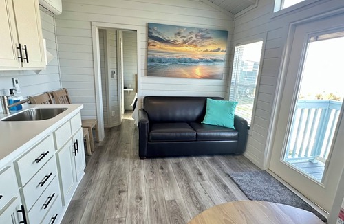 Gilchrist House | Waterfront on the Bay*Close to Beach*Brand New!