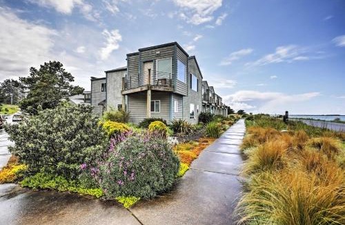 Newport House | Waterfront Oregon Abode with Balcony and Ocean Views!