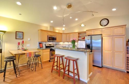 Newport House | Waterfront Oregon Abode with Balcony and Ocean Views!