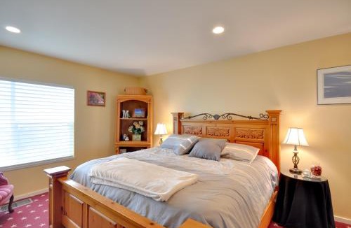 Newport House | Waterfront Oregon Abode with Balcony and Ocean Views!