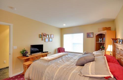 Newport House | Waterfront Oregon Abode with Balcony and Ocean Views!