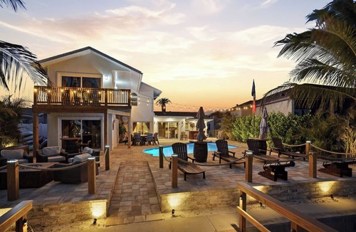 Indian Rocks Beach House | Waterfront Pirate House with Pool & 2 Golf Carts