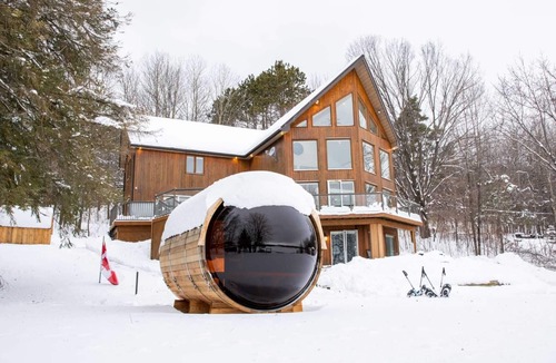 Lafontaine Cottage | Waterfront Paradise | Sauna Hot Tub Sleeps 20