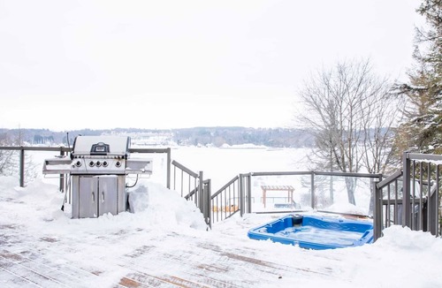 Lafontaine Cottage | Waterfront Paradise | Sauna Hot Tub Sleeps 20