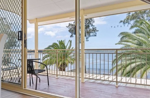 Charmhaven House | Waterfront Paradise/ Charmhaven