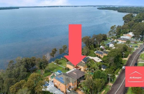 Charmhaven House | Waterfront Paradise/ Charmhaven