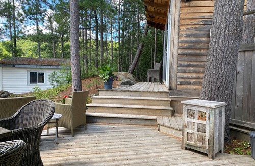 Val-des-Monts Cottage | Waterfront Paradise on Private Point