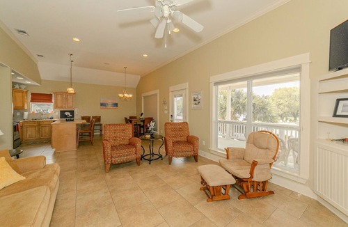 Shoreline Park House | Waterfront Paradise