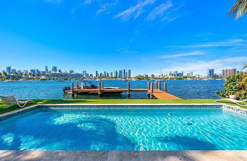 Miami Villa | Waterfront Paradise 4 BD Villa Miami Breeze with Pool