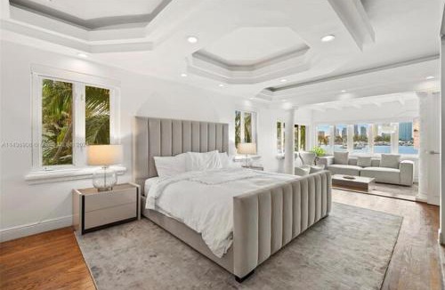 Miami Villa | Waterfront Paradise 4 BD Villa Miami Breeze with Pool