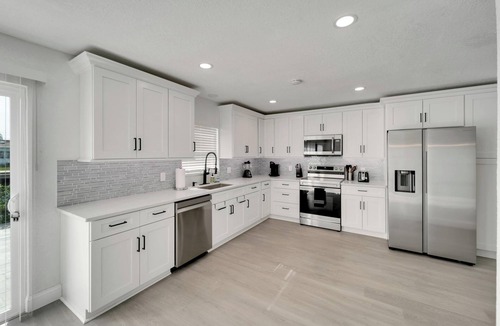 Bay Crest Park House | Waterfront Paradise - Modern - Pool & Grill