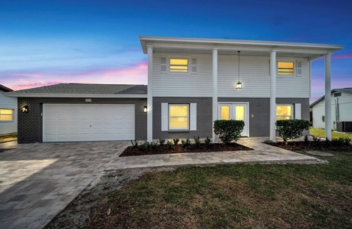 Bay Crest Park House | Waterfront Paradise - Modern - Pool & Grill