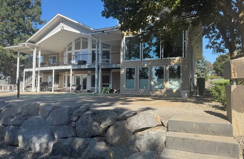 Spokane Valley House | WATERFRONT PARADISE