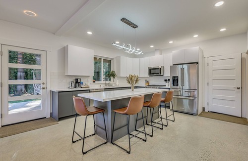 Everett House | Waterfront Patio! Stylish Family Home in Everett