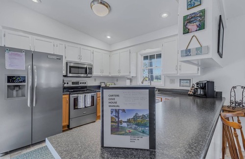 Weems House | Waterfront-Peaceful-Weems-VA-NNK-Kayaks-Views