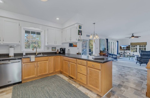 Weems House | Waterfront-Peaceful-Weems-VA-NNK-Kayaks-Views