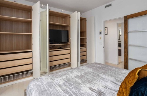 Montreal Condo | Waterfront penthouse with 1000 square feet patio