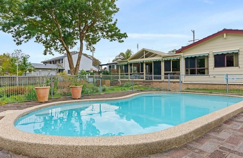 Toukley House | Waterfront Pet Friendly Abode Toukley NSW