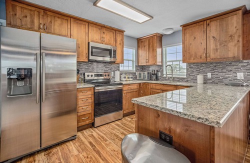 Palacios House | WATERFRONT, pet-friendly retreat with lighted 300’ fishing pier & boat launch!