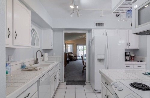 Dobson Ranch House | Waterfront - Pet Friendly Home - ON The Lake - Short Term & Multi-month options