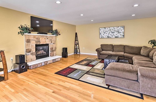 Henryville House | Waterfront Poconos Getaway: Game Room & Deck!