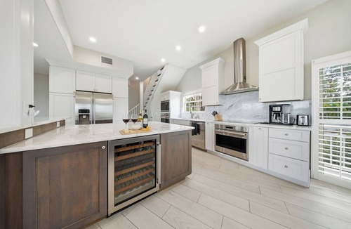 Palm Harbor Villa | Waterfront Pool Balcony + Game Room