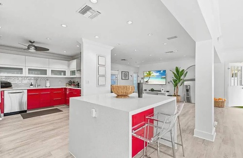 Wilton Manors House | Waterfront Pool House! Hot Tub! Sleeps 8!