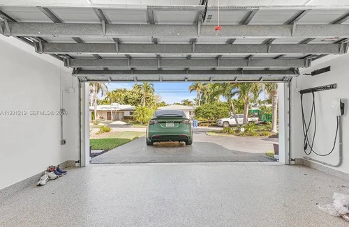 Wilton Manors House | Waterfront Pool House! Hot Tub! Sleeps 8!