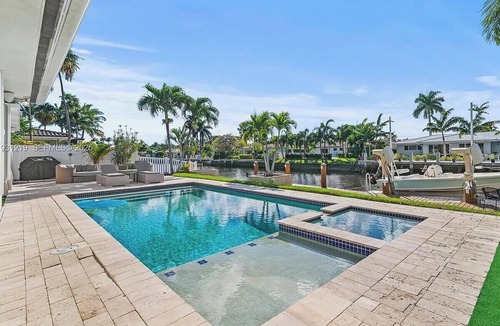 Wilton Manors House | Waterfront Pool House! Hot Tub! Sleeps 8!