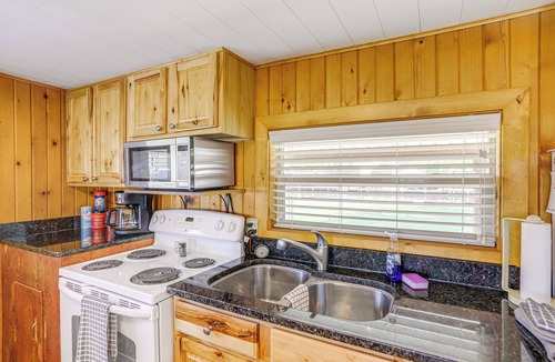 Port Clinton Cottage | Waterfront Port Clinton Cottage w/Fire Pit!