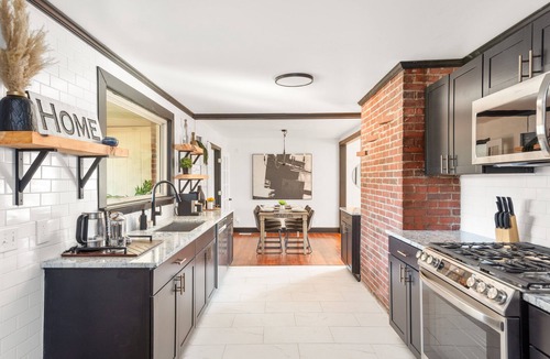 Portsmouth House | Waterfront Portsmouth Home Dock Access