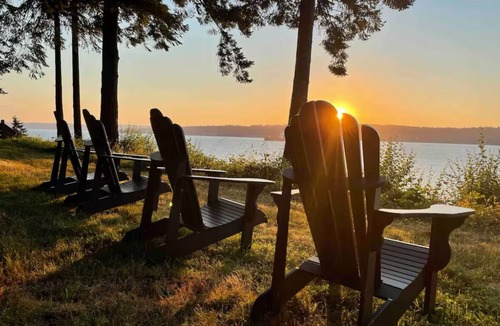 Greenbank House | Waterfront Privacy with Beach Access & Hot Tub