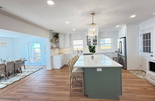 Jungle Terrace House | WATERFRONT, Private Pool, 2025 Remodel