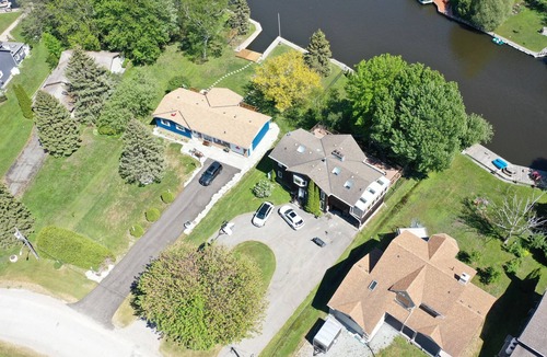 Lagoon City Cottage | Waterfront, private beach, cottage, deck