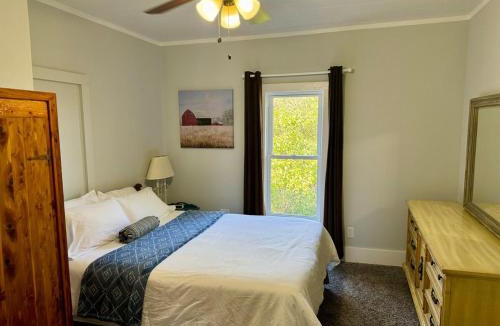 Dover House | Waterfront - Private Retreat - Downtown Dover