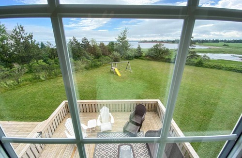 New London Cottage | Waterfront Property in New London