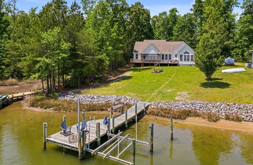 Wicomico Church House | Waterfront property, private dock, kayaks, paddle boards, broadband internet.