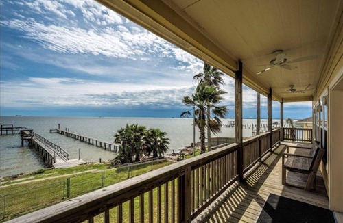 San Leon House | Waterfront Property with a 300ft Pier w/Fishing Lights
