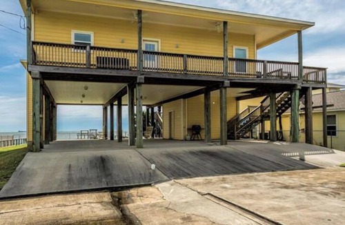 San Leon House | Waterfront Property with a 300ft Pier w/Fishing Lights