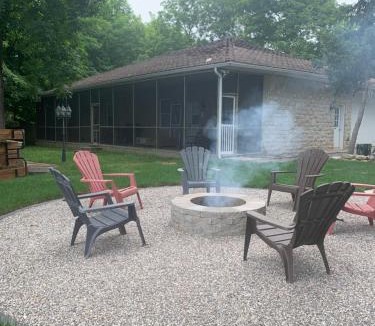 Rideau Lakes House | Waterfront Q Estate summer cottage