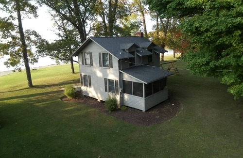 Town of Owasco Cottage | Waterfront Quaint 3 bed cottage that sleeps 6