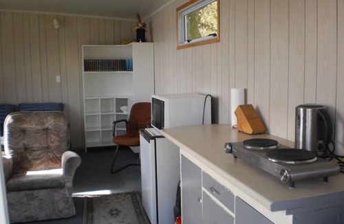 Wayby Cottage | Waterfront retreat on Kaipara Harbour