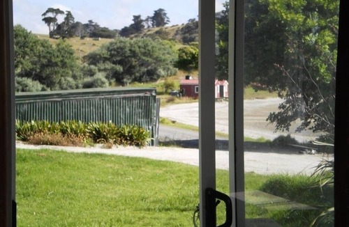 Wayby Cottage | Waterfront retreat on Kaipara Harbour