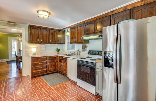 Reedville House | Waterfront Reedville Retreat w/Hot Tub + Dock