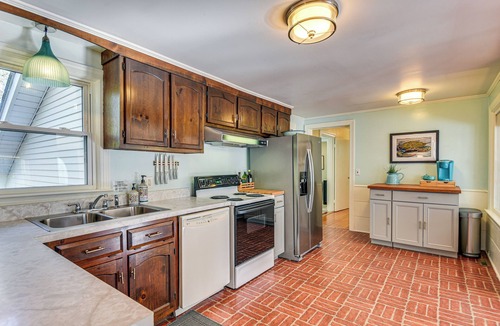 Reedville House | Waterfront Reedville Retreat w/Hot Tub + Dock