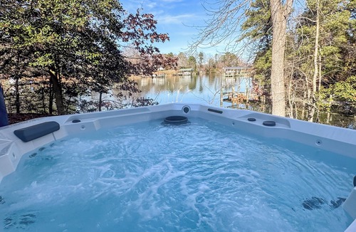 Reedville House | Waterfront Reedville Retreat w/Hot Tub + Dock