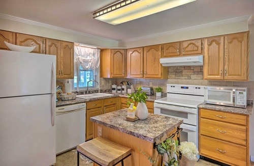 Reedville House | Waterfront Reedville Home w/Private Dock!