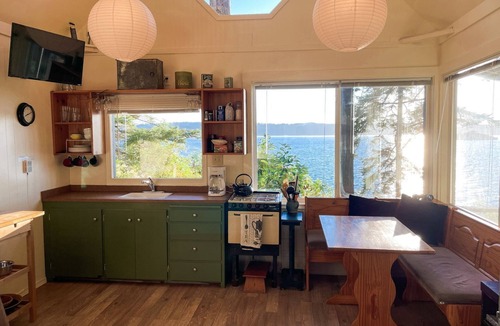 La Conner Cabin | Waterfront relaxing, getaway. Small, clean, warm cabin.